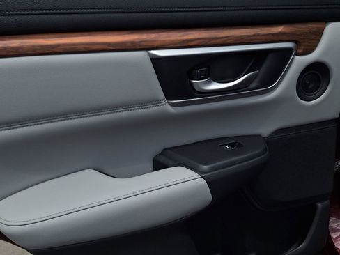 Used 2018 Honda CR-V Touring image 13