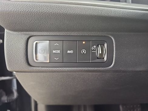 Used 2025 Chevrolet Traverse LT AWD/4WD image 33