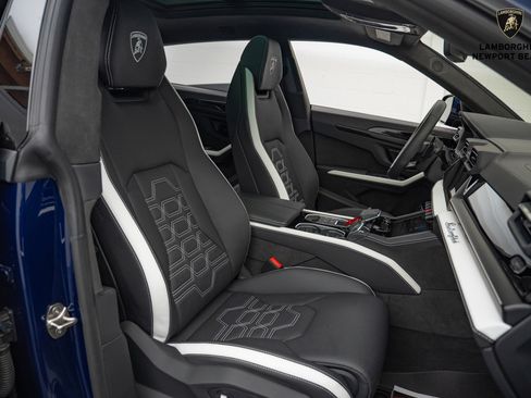 Used 2025 Lamborghini Urus SE image 21
