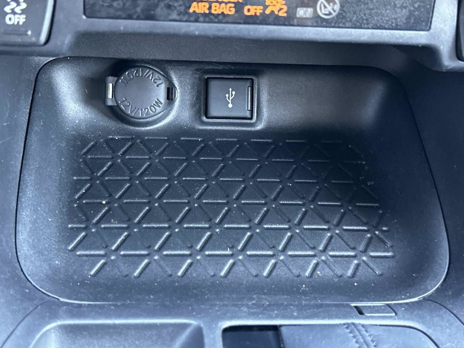 Used 2020 Toyota RAV4 XLE FWD image 33
