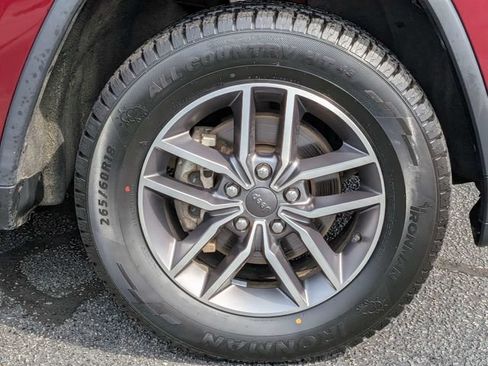 Used 2020 Jeep Grand Cherokee Laredo w/ 18" Wheel & 8.4" Radio Group AWD/4WD image 12