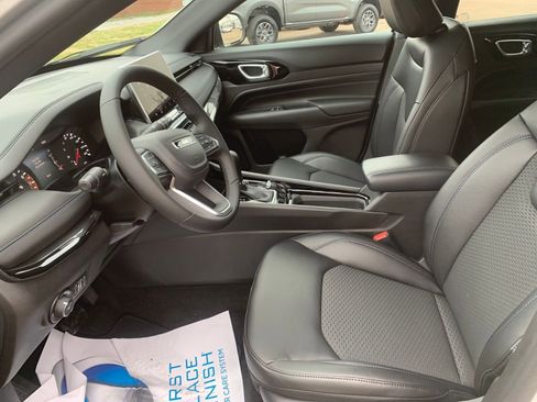 New 2026 Jeep Compass Latitude image 24