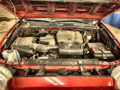 Used 2021 Toyota Tacoma TRD Sport image 9