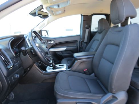 Used 2022 Chevrolet Colorado LT w/ Safety Package image 12