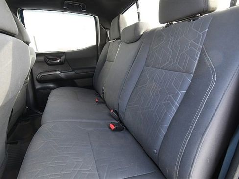 Used 2017 Toyota Tacoma TRD Sport image 11