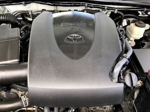 Used 2019 Toyota Tacoma TRD Sport w/ Technology Package AWD/4WD image 32