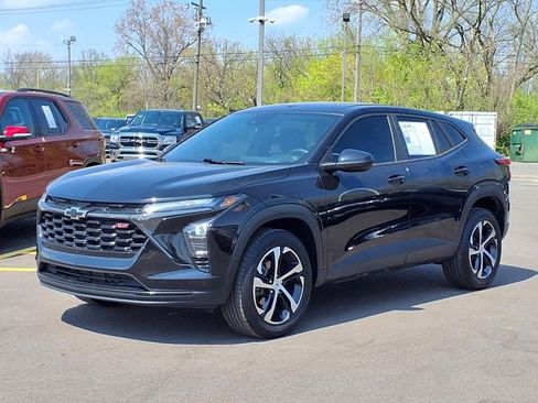 Used 2024 Chevrolet Trax RS w/ Driver Confidence Package FWD image 1