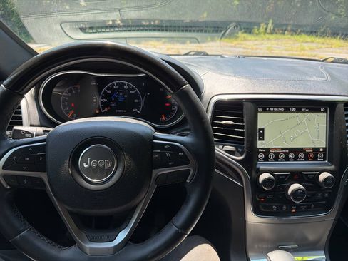 Used 2018 Jeep Grand Cherokee Overland AWD/4WD image 31