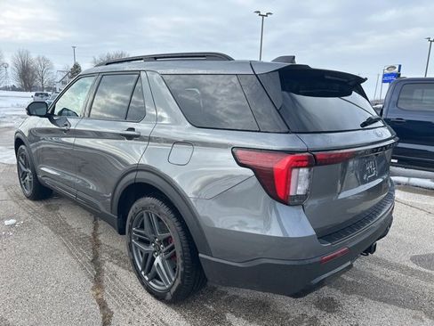 Used 2025 Ford Explorer ST-Line w/ ST-Line Street Pack image 6