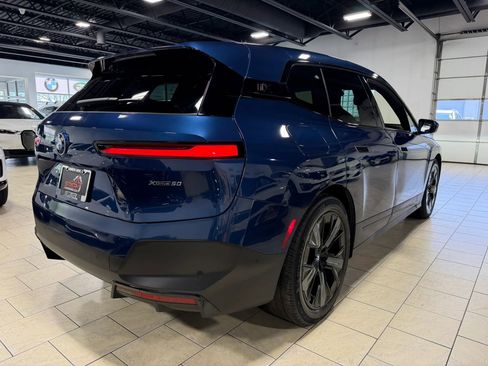 Used 2022 BMW iX xDrive50 w/ Premium Package AWD/4WD image 4