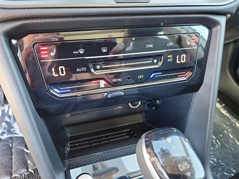 New 2025 Volkswagen Taos SE image 14