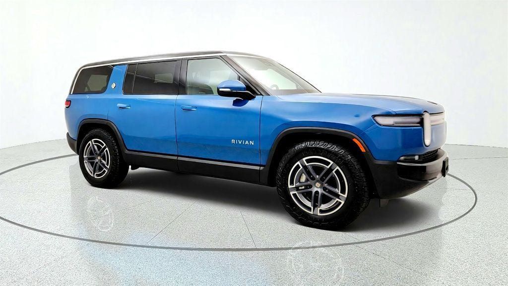 Used 2025 Rivian R1S Adventure Dual AWD/4WD image 3