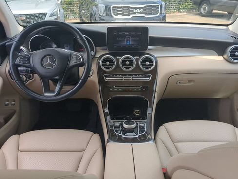 Used 2019 Mercedes-Benz GLC 350e 4MATIC image 2