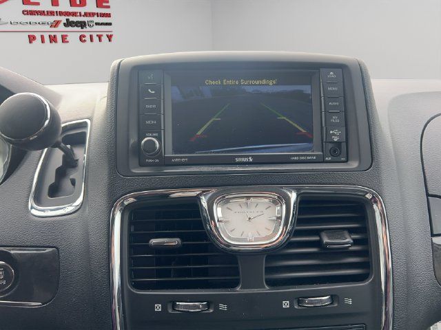 Used 2015 Chrysler Town & Country Touring-L w/ Driver Convenience Group FWD image 22