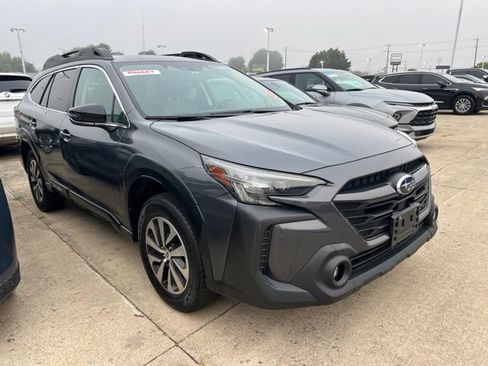 Used 2023 Subaru Outback Premium AWD/4WD image 2