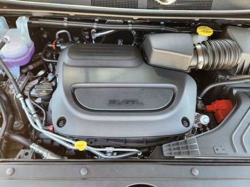 New 2026 Chrysler Pacifica Select image 23