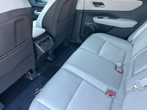 Used 2024 Nissan Ariya FWD image 11