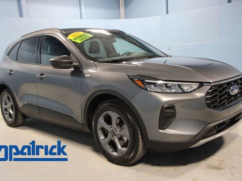 Used 2025 Ford Escape ST-Line w/ Equipment Group 301A image 1