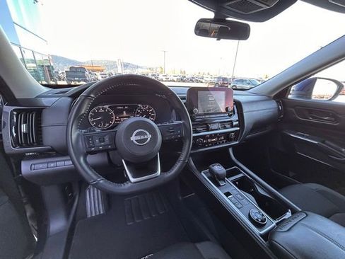 Used 2024 Nissan Pathfinder SV image 19