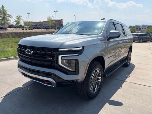 Used 2025 Chevrolet Suburban Z71 AWD/4WD image 10