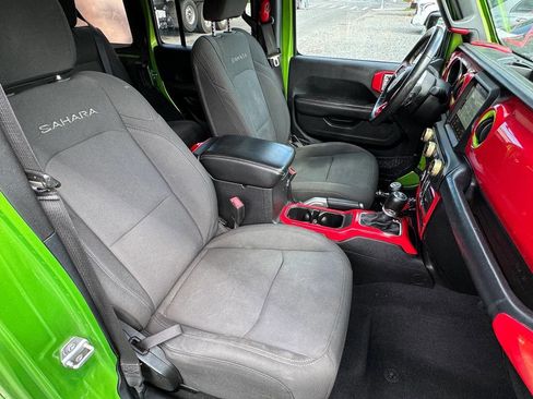 Used 2018 Jeep Wrangler Unlimited Sahara AWD/4WD image 23