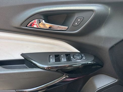 Used 2025 Chevrolet Trax LT w/ LT Convenience Package FWD image 12