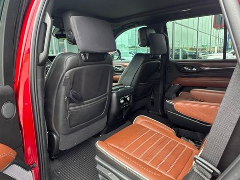 Used 2023 GMC Yukon Denali Ultimate AWD/4WD image 10