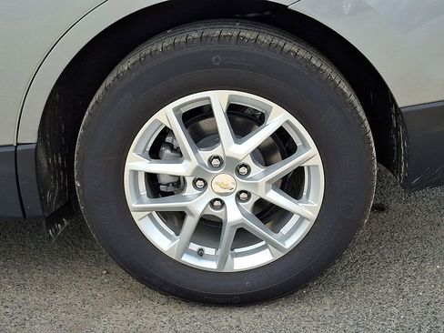 Used 2024 Chevrolet Equinox LT FWD image 31