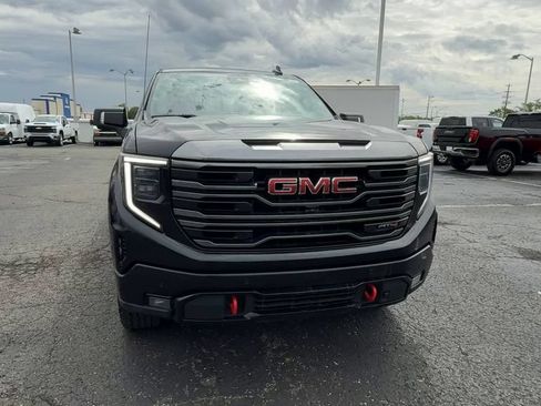 Used 2023 GMC Sierra 1500 AT4 w/ AT4 Preferred Package AWD/4WD image 3