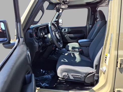 Used 2025 Jeep Wrangler Unlimited Rubicon AWD/4WD image 20