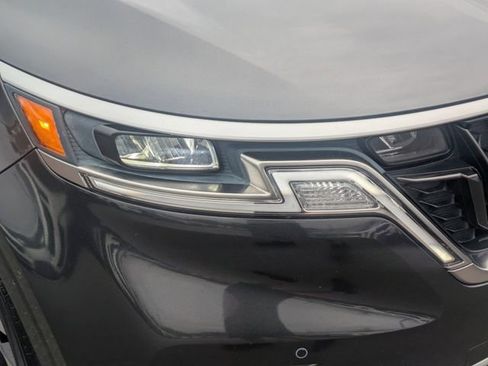 Used 2024 Kia Carnival EX FWD image 9