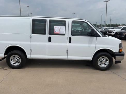 Used 2024 Chevrolet Express 2500 w/ Driver Convenience Package RWD image 2