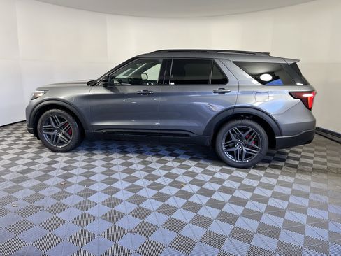 Used 2025 Ford Explorer ST w/ Sun And Sound Package image 2