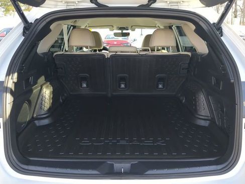 Used 2022 Subaru Outback Limited image 12