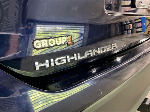 Used 2022 Toyota Highlander XLE AWD/4WD image 31