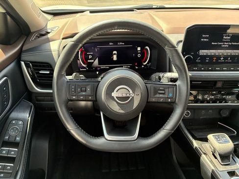 Certified 2023 Nissan Rogue Platinum w/ Platinum Premium Package image 15