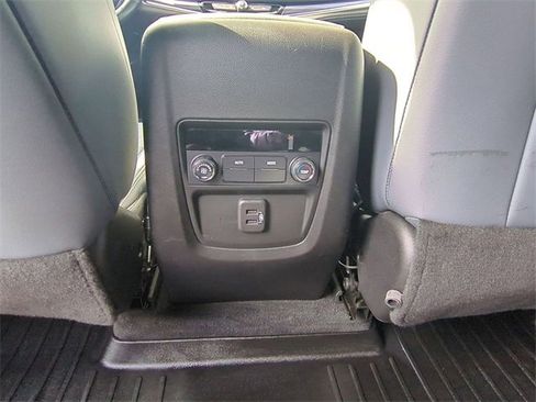 Used 2022 Buick Enclave Essence w/ Sport Touring Edition image 19
