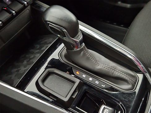 Used 2024 GMC Canyon Elevation image 32