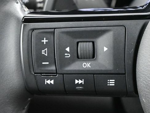 Used 2024 Nissan Pathfinder SL w/ SL Premium Package FWD image 6