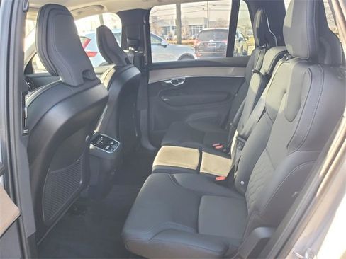 Used 2025 Volvo XC90 B5 Plus image 26
