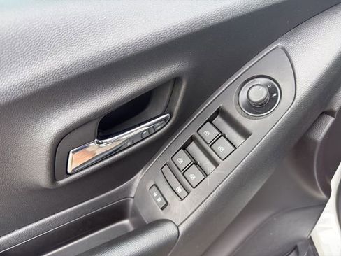 Used 2022 Chevrolet Trax LS w/ Tint and Cruise Package AWD/4WD image 12