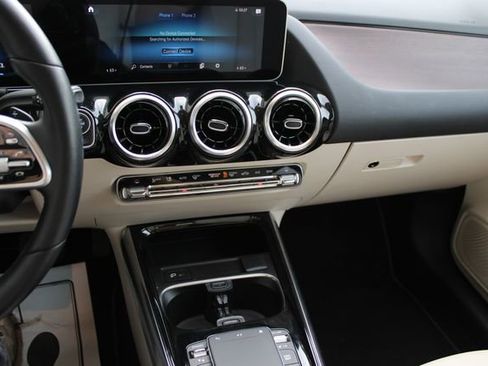 Used 2021 Mercedes-Benz GLA 250 4MATIC image 13