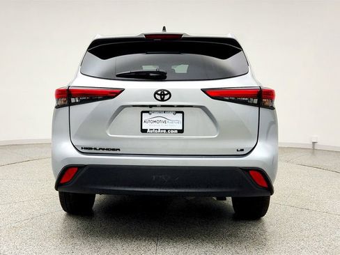 Used 2023 Toyota Highlander LE FWD image 6