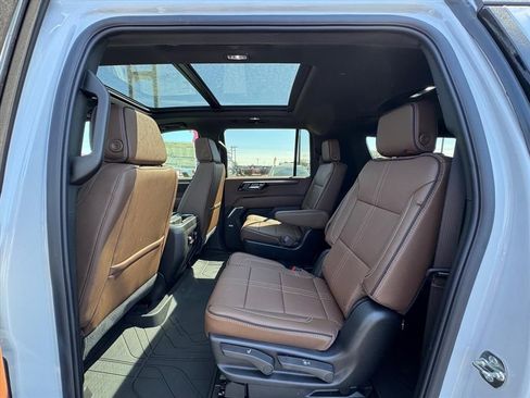 New 2026 Chevrolet Suburban High Country RWD image 9
