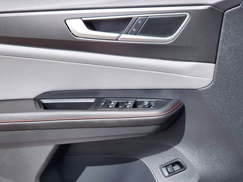 Certified 2025 Volkswagen Atlas Peak Edition SE image 19