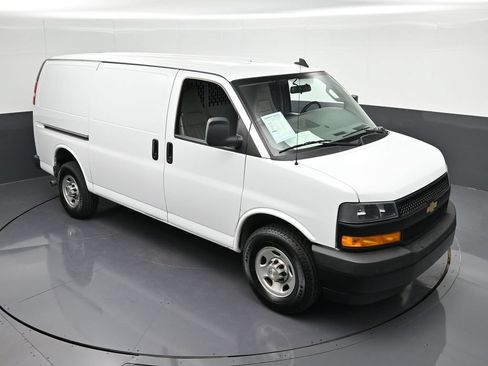Used 2022 Chevrolet Express 3500 w/ Driver Convenience Package RWD image 19
