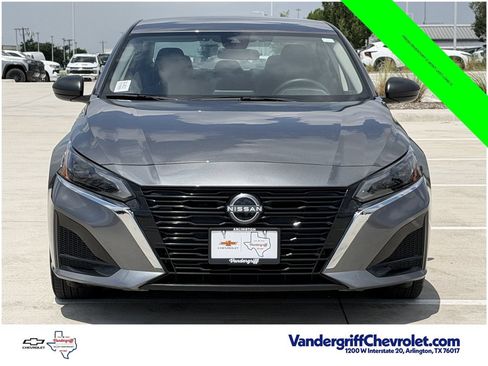 Used 2025 Nissan Altima 2.5 SV FWD image 7