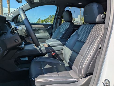 Used 2024 GMC Acadia Denali w/ Super Cruise Package FWD image 25
