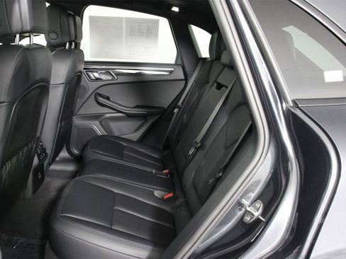 Used 2025 Porsche Macan image 33