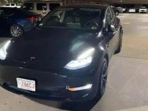 Used 2024 Tesla Model Y Long Range AWD/4WD image 1